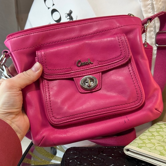 Coach Bundle. Pink crossbody. Green cardholder. Black wallet. White large bag. - Picture 5 of 17